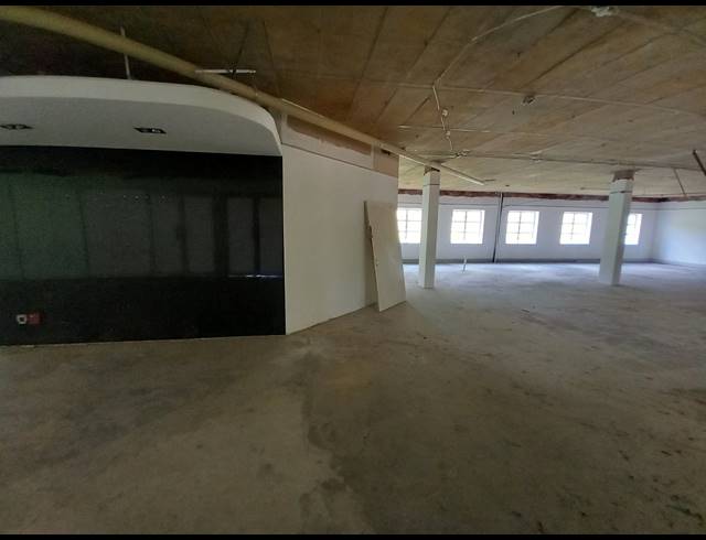 712M² OFFICE TO LET IN BRYANSTON